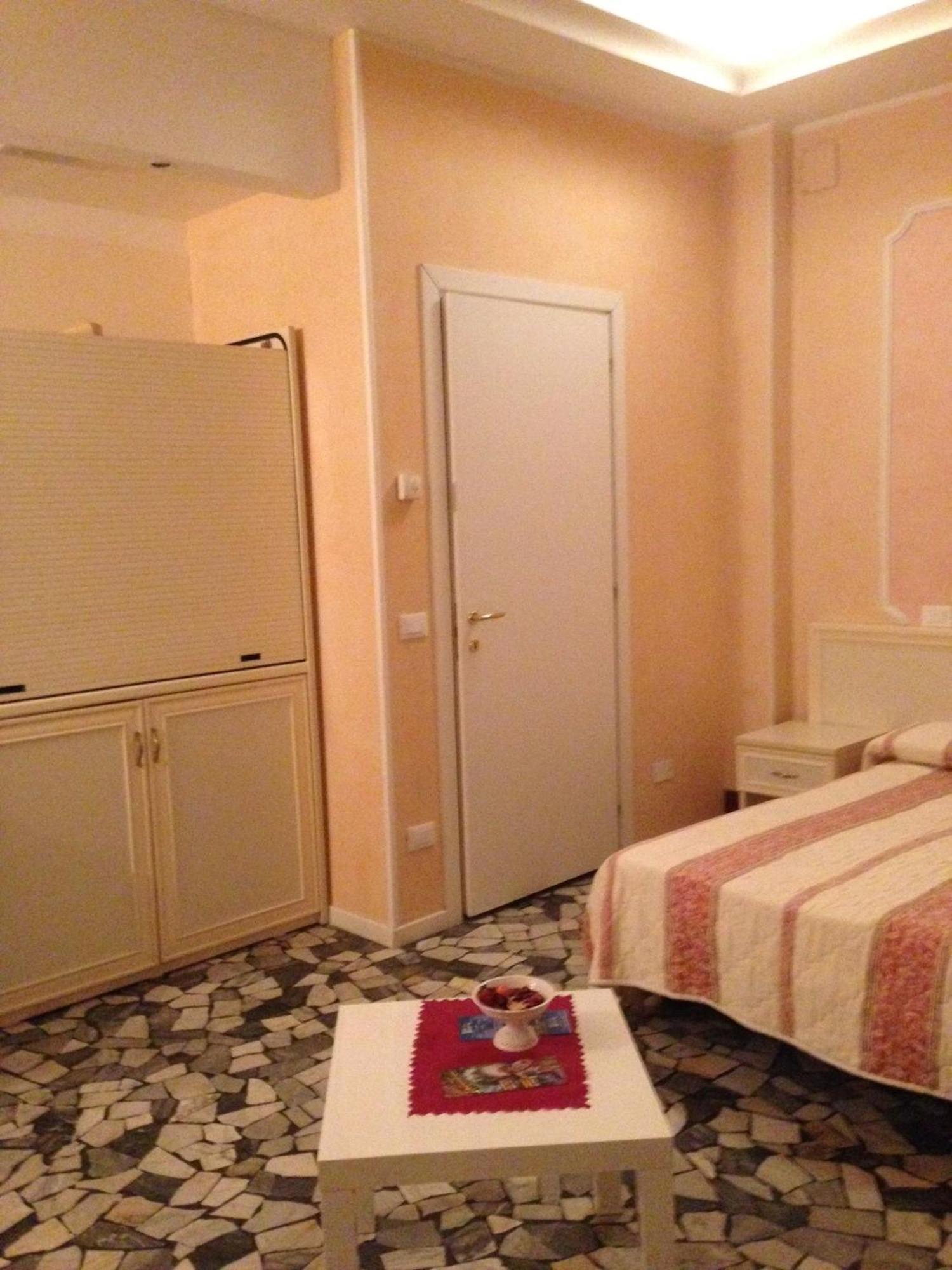 Hotel Residence Maria Grazia Rímini Habitación foto